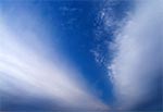 Niesamowity układ chmur - jakby pędzących ku nieskończoności