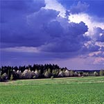 Pola wsi Stanisławów - zbliża się wiosenna burza