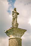 Figura Mtaki Bożej przy Dolinach na południe od Rudy Różanieckiej
