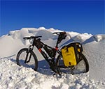 Dzisiaj (10.02.2017) istniały niemal idealne warunki do epickich zimowych podróży rowerowych. Słońce, odpowiedni mrozik oraz krystalicznie czyste niebo napawały niezwykłą, niemal wiosenną radością. Napawało oczywiście tylko tych, którzy mogli dziś poszwendać się w terenie ;-)