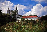 Klasztor w Radecznicy z 1686 r., wzniesiony na miejscu objawienia się św. Antoniego z Padwy Szymonowi Tkaczowi, mieszkańcowi wioski.