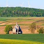 Cerkiew św. Mikołaja w Mycowie widziana z wieży widokowej przy strażnicy Straży Granicznej w Chłopiatyniu. Przy okazji wspomnę, że postanowiliśmy przejść na kwadratowe miniaturki w galeriach niezależnie od proporcji powiększeń. Ale to będzie proces długotrwały, bo zamiana będzie niestety ręczna.Wstawiamy w każdą sobotę nieco więcej zdjęć, gdyż w sezonie ciepłym nasza aktywność fotograficzna jest większa z oczywistych względów.