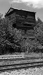 Wieża ciśnień na leśnej stacji Józefów Roztoczański. Miejsce, gdzie mimo upływu lat wciąż trwa ten dawny klimat  sielskiego zaścianka, który zachwycił nas na Roztoczu
