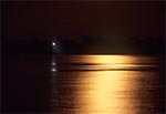 Zbiornik Nielisz podczas księżycowej pełni - na wodzie blask księżyca